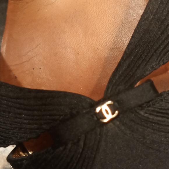 A really beautiful pair of authentic Chanel heels - Picture 3 of 12